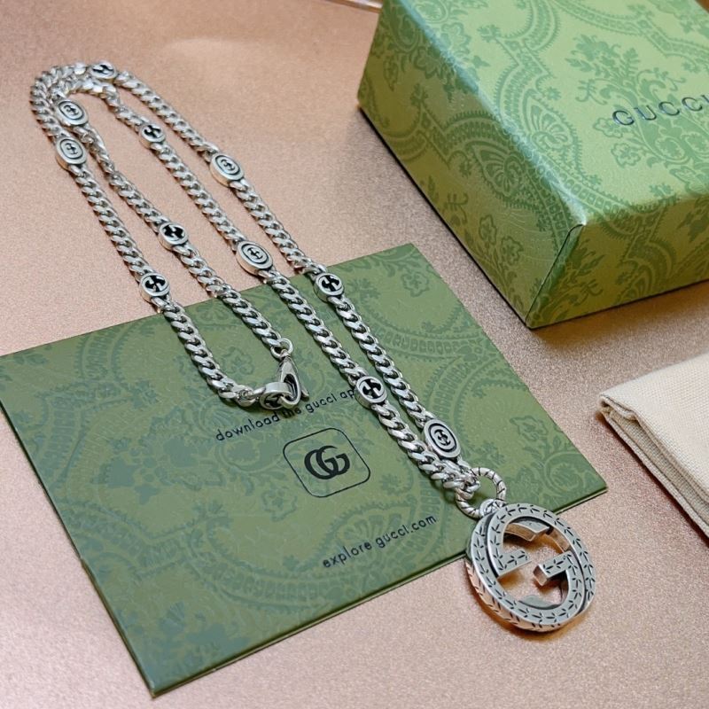 G*u*i necklaces